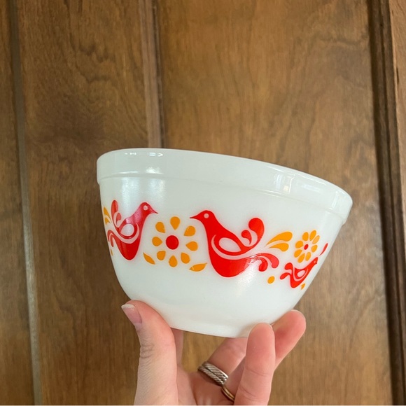Pyrex Friendship 1.5 Pint Cinderella Mixing Bowl #401 Red Orange Birds USA Vtg - Picture 2 of 9